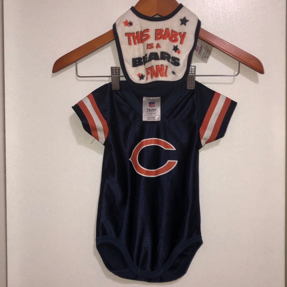 NFL Team Apparel Bears onesie & Bib 18 months
